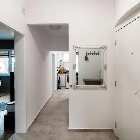 Location In Center And Paid Parking *