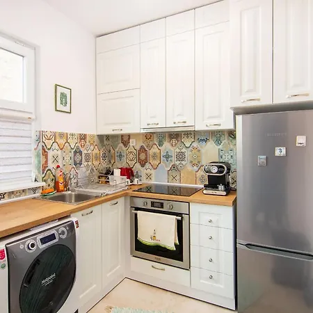 Location In Center And Paid Parking וארנה