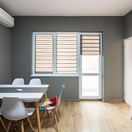 Location In Center And Paid Parking *